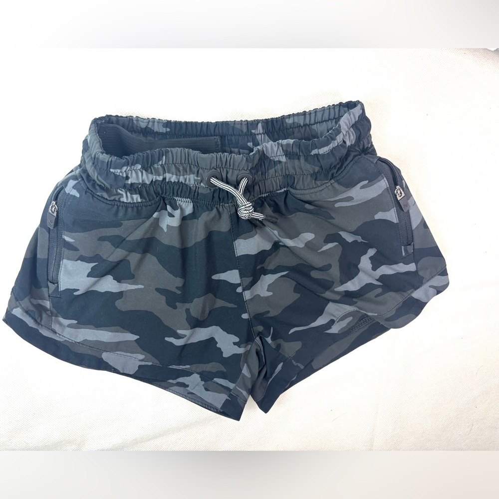 Athleta Girl S/7 Camo Zip Pocketed Running Shorts